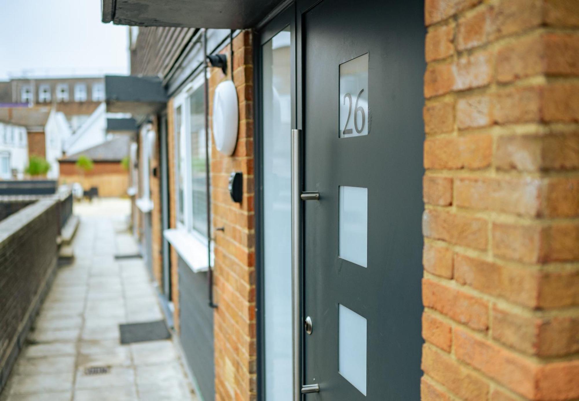 Gated Modern Mews Pass The Keys Hove